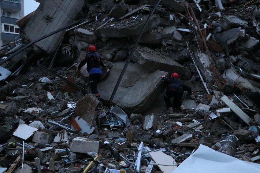 Kahramanmaraş 7.7 ile sallandı! Gün aydınlanınca depremin yıkıcı boyutu ortaya çıktı, işte ilk görüntüler