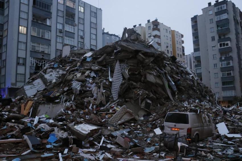 Kahramanmaraş 7.7 ile sallandı! Gün aydınlanınca depremin yıkıcı boyutu ortaya çıktı, işte ilk görüntüler