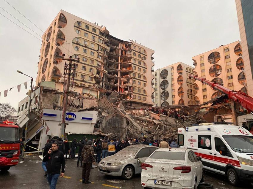 Kahramanmaraş 7.7 ile sallandı! Gün aydınlanınca depremin yıkıcı boyutu ortaya çıktı, işte ilk görüntüler