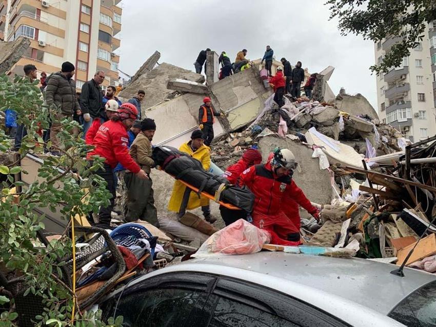 Türkiye’ye deprem yardımı yapan ülkeler! Hangi ülkelerden yardım geldi, hangi ülkeler Türkiye'ye yardım gönderdi, Türkiye’ye deprem yardımı hangi ülkeler yaptı?