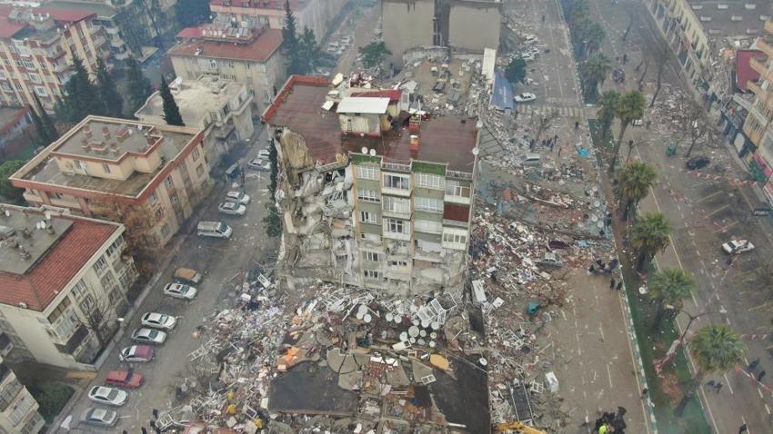 Depremin acı bilançosunu havadan çekilen görüntüler gözler önüne serdi