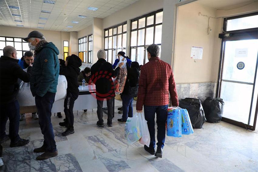 Türkiye’ye deprem yardımı yapan ülkeler! Hangi ülkelerden yardım geldi, hangi ülkeler Türkiye'ye yardım gönderdi, Türkiye’ye deprem yardımı hangi ülkeler yaptı?