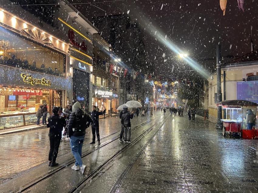 Kuvvetli kar sağanakları geliyor! Meteoroloji il il son dakika duyurdu, 43 il için uyarı