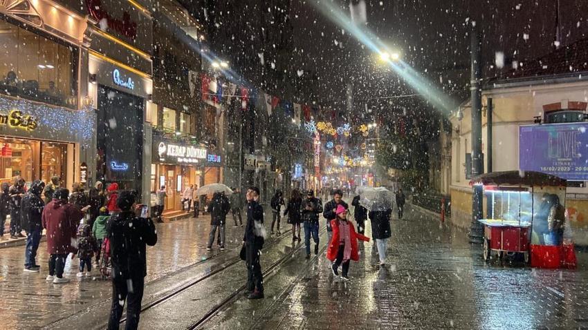 Kuvvetli kar sağanakları geliyor! Meteoroloji il il son dakika duyurdu, 43 il için uyarı