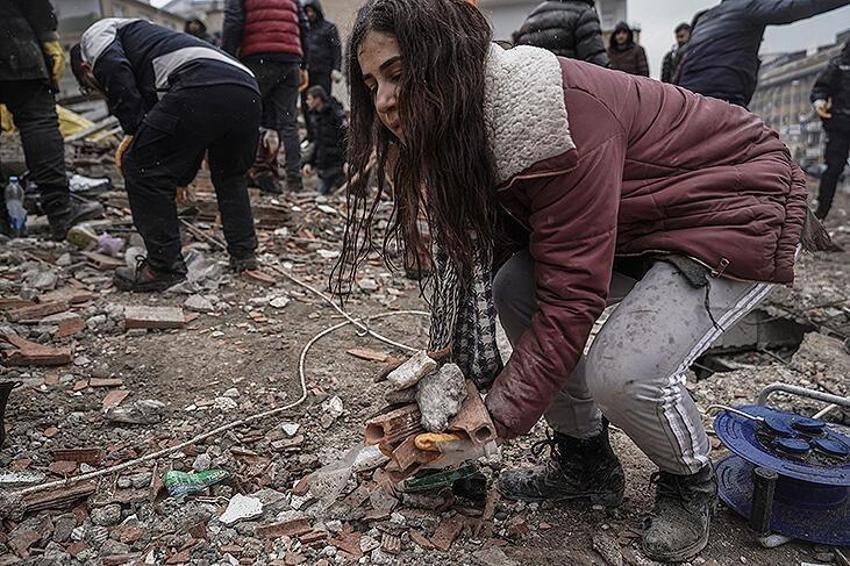 Dünya bu kare karşısında gözyaşlarını tutamadı! Acı dolu bekleyiş