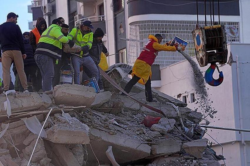Dünya bu kare karşısında gözyaşlarını tutamadı! Acı dolu bekleyiş