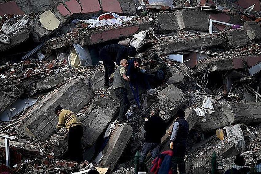 Dünya bu kare karşısında gözyaşlarını tutamadı! Acı dolu bekleyiş