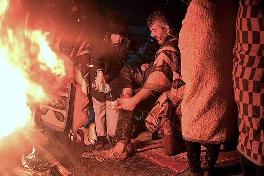 Dünya bu kare karşısında gözyaşlarını tutamadı! Acı dolu bekleyiş