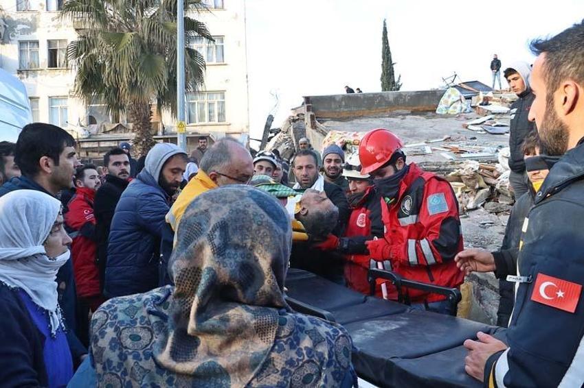 Deprem sonrası dünya Türkiye için seferber oldu! Özel ekipler çalışmalara başladı