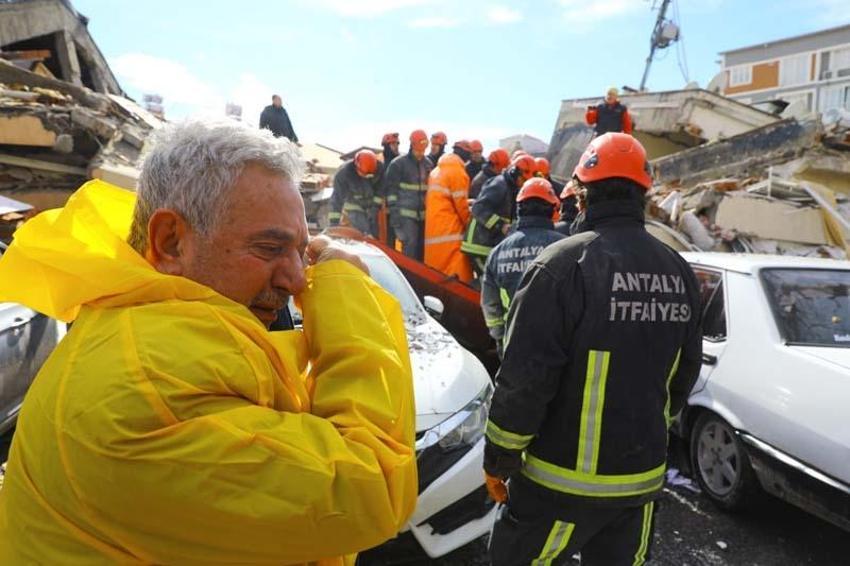 Deprem sonrası dünya Türkiye için seferber oldu! Özel ekipler çalışmalara başladı