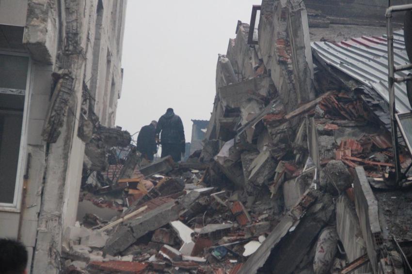 Dünyanın gördüğü en büyük felaketlerden biri! İşte depremde yıkımı büyüten sebepler