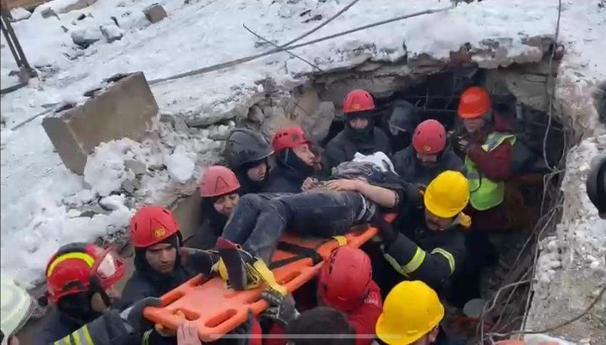 Depremde enkaz altında en uzun kalan kişi kimdir, kaç saat enkaz altında kaldı? Enkaz altında kaç saat yaşanır?