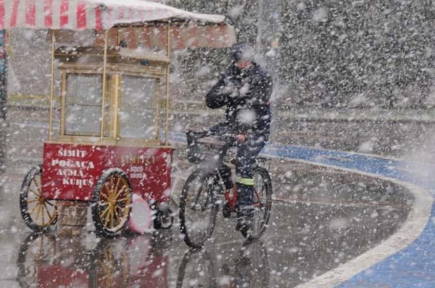Şiddetli kar yağışı ve kar sağanakları başladı! Meteoroloji'den son dakika uyarısı, devam edecek