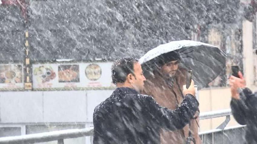 Şiddetli kar yağışı ve kar sağanakları başladı! Meteoroloji'den son dakika uyarısı, devam edecek