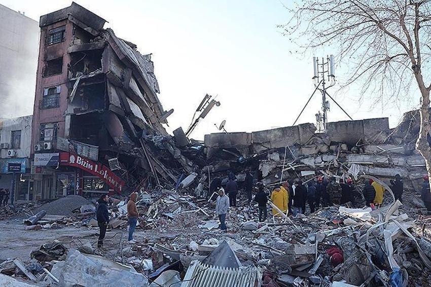 Deprem felaketinin boyutlarını uydu fotoğrafları gözler önüne serdi
