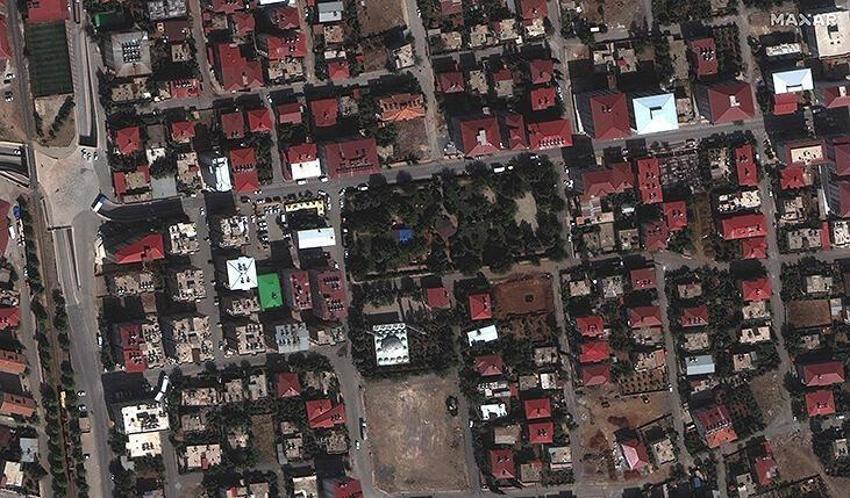 Deprem felaketinin boyutlarını uydu fotoğrafları gözler önüne serdi