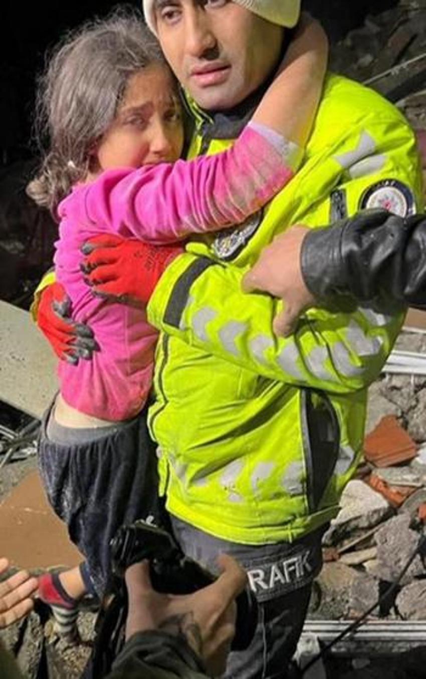 Dünyaca ünlü yıldızlardan deprem paylaşımları geldi!