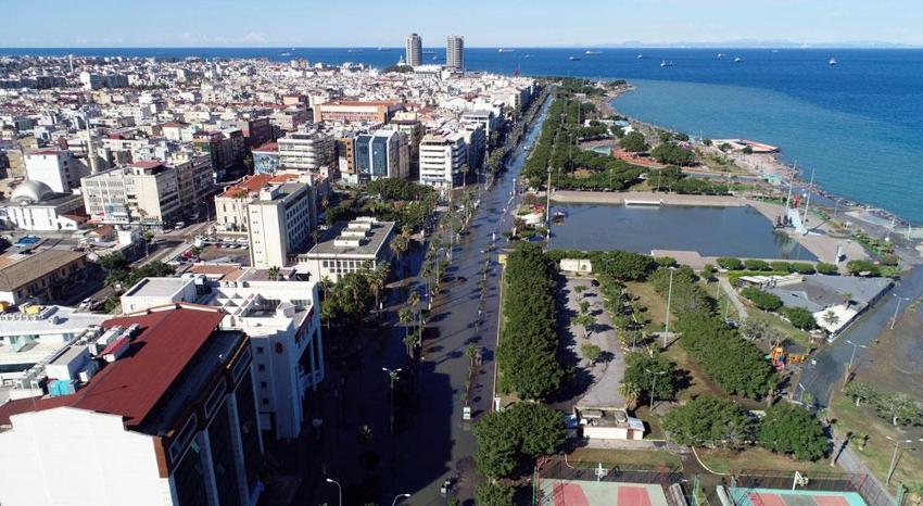 Deprem sonrası deniz taştı, şehri su bastı! Evler boşaltıldı