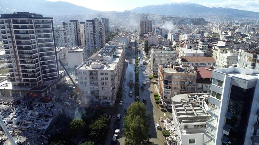 Deprem sonrası deniz taştı, şehri su bastı! Evler boşaltıldı