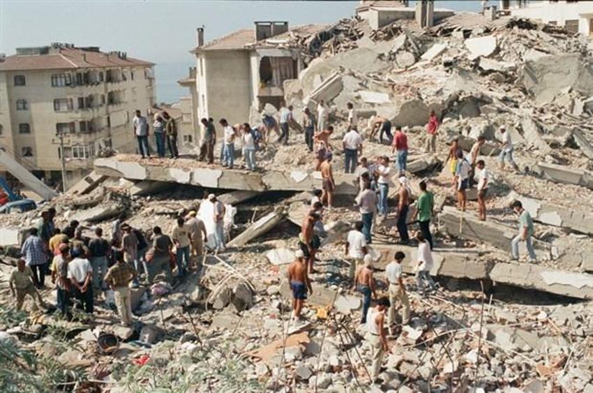 1999 depreminde kaç kişi öldü? Gölcük depreminde kaç kişi ölmüştü, kaç bina yıkılmıştı, 1999 depremi kaç şiddetinde olmuştu?