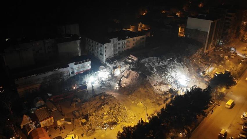 Depremde 1000 kilometrelik umuda yolculuk! Dünya tıp öğrencisi Aylin'i konuşuyor