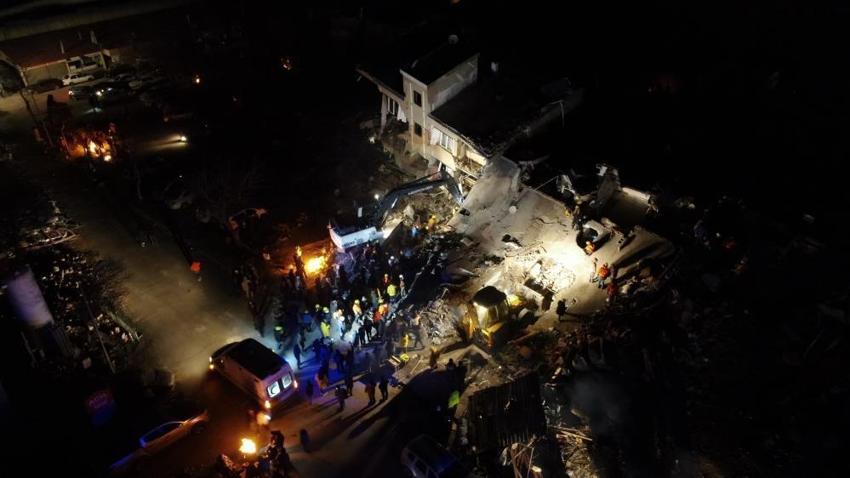 Depremde 1000 kilometrelik umuda yolculuk! Dünya tıp öğrencisi Aylin'i konuşuyor