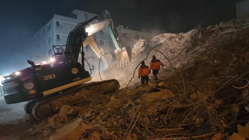 Depremde 1000 kilometrelik umuda yolculuk! Dünya tıp öğrencisi Aylin'i konuşuyor