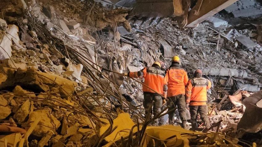 Depremde 1000 kilometrelik umuda yolculuk! Dünya tıp öğrencisi Aylin'i konuşuyor
