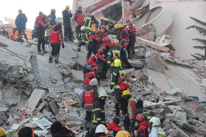 Depremde 1000 kilometrelik umuda yolculuk! Dünya tıp öğrencisi Aylin'i konuşuyor