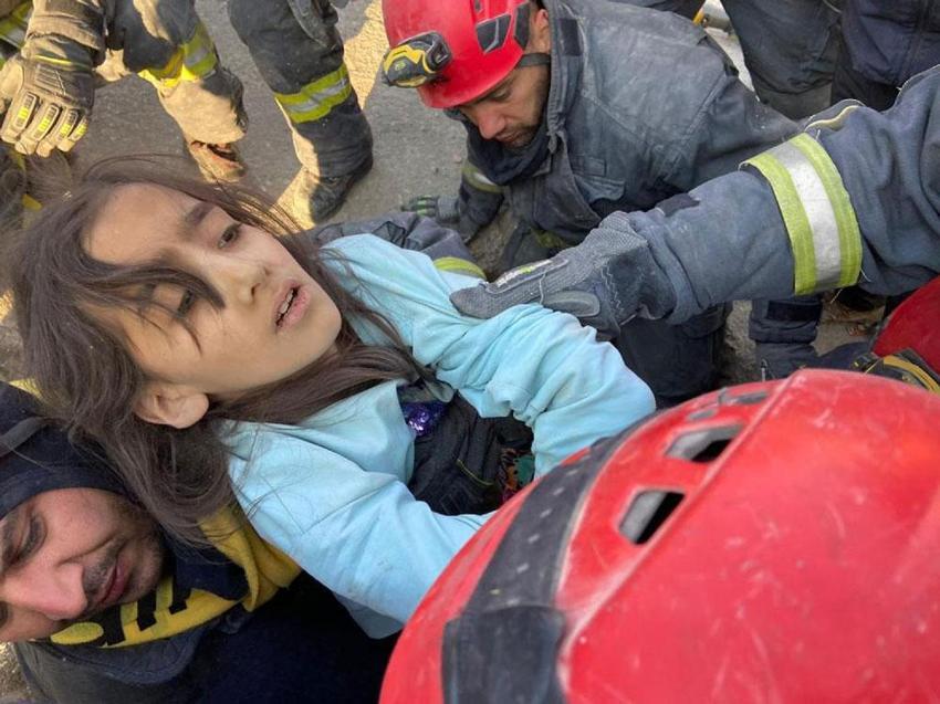 15 yaşındaki Ayfer, Zeynep Bastık ile hayata tutundu! "Gül Beyaz Gül'ü dinlemek istiyorum"