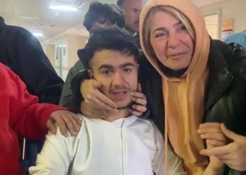 17 yaşındaki Adnan enkaz altındaki 94 saati anlattı: Onların sesi bana geliyor benimkisi gitmiyordu