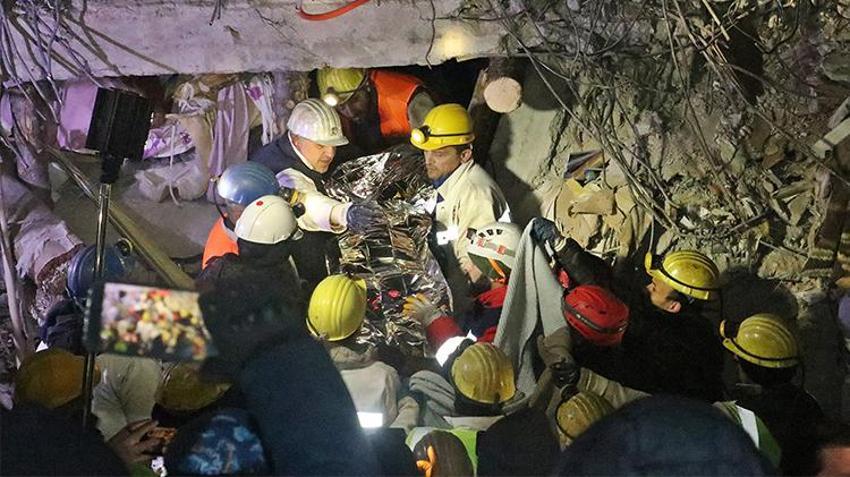 Deprem vefat sayısı ve yaralılar! Depremde ölenlerin sayısı kaç öldü, depremde ölenlerin kimlikleri belli oldu mu? Depremde kaç kişi öldü 2023?
