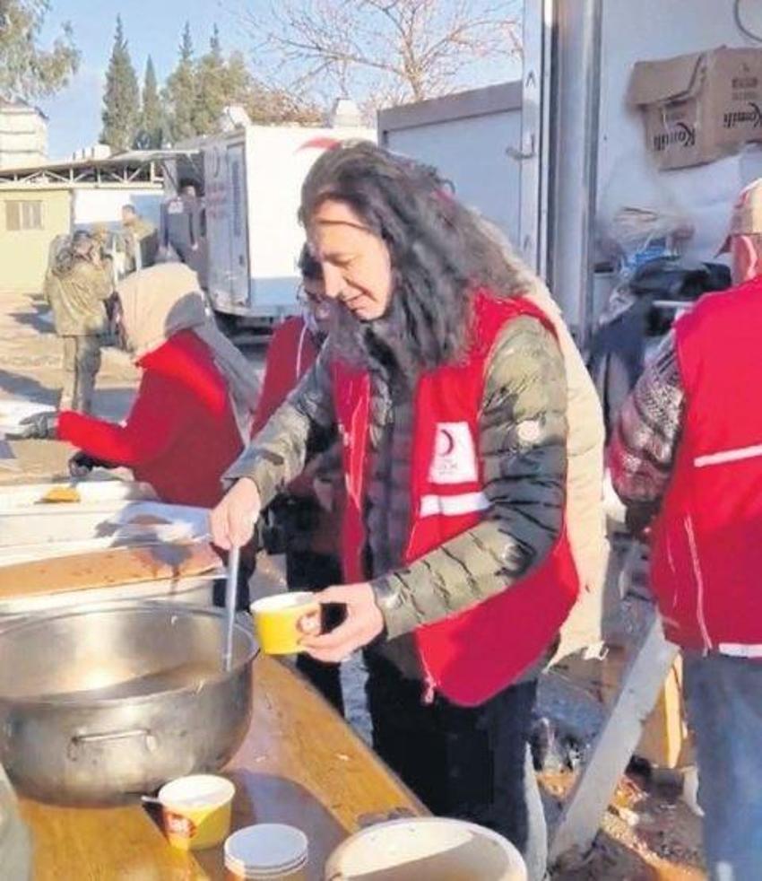 Ünlü şefler, ekipleriyle deprem bölgesine koştu