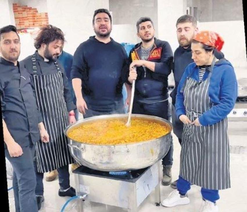 Ünlü şefler, ekipleriyle deprem bölgesine koştu