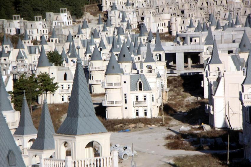 Şato villaların sahibi, 'hemen depremzedeler için aç' tepkilerine cevap verdi: Burada kalınmaz