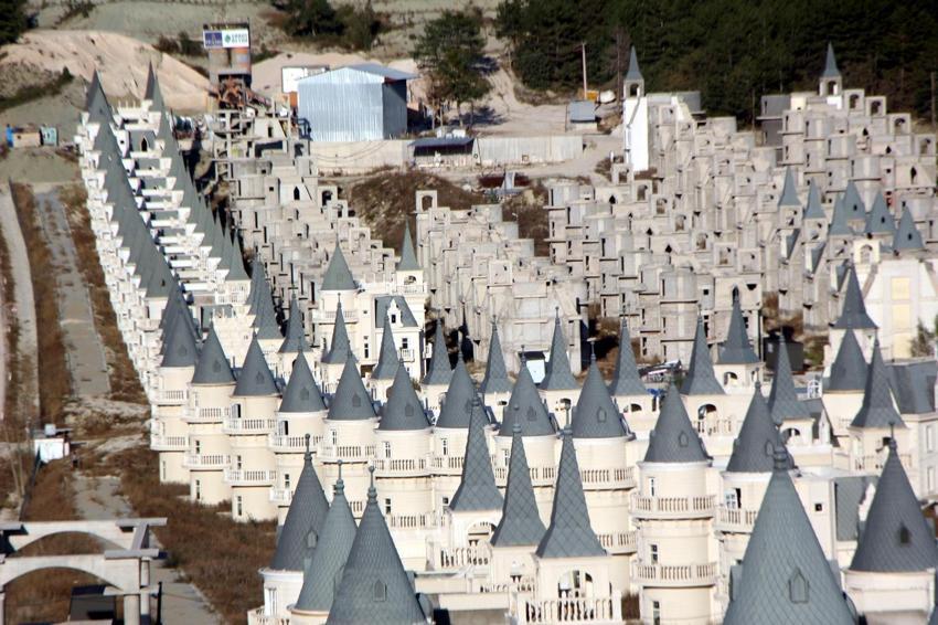 Şato villaların sahibi, 'hemen depremzedeler için aç' tepkilerine cevap verdi: Burada kalınmaz