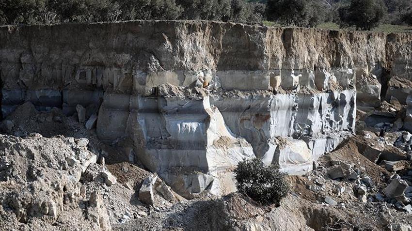 Deprem sonrası köyde vadi oluştu: Eşi benzeri yok, görülmemiş bir şey bu