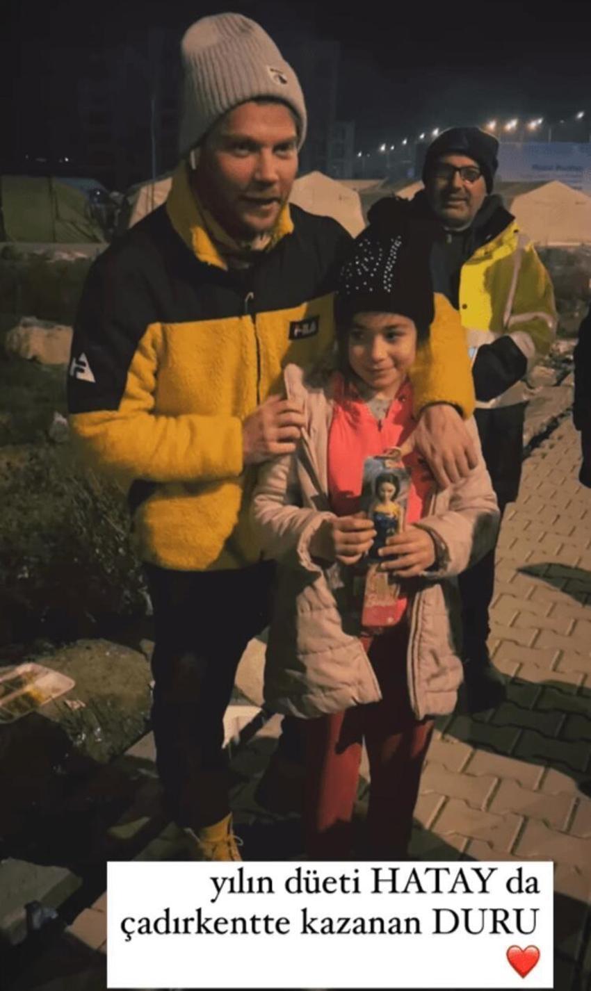 Ünlü isimler canla başla çalışıyor! Kimi koli bantladı kimi canlı yayında yardım topladı