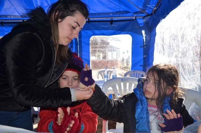 Depremzedelerin akılları geride bıraktıkları yakınlarında kaldı!