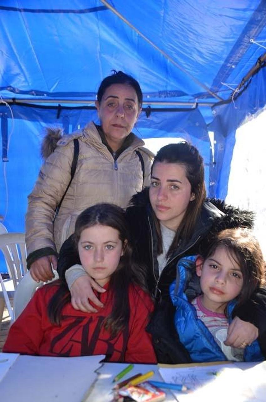Depremzedelerin akılları geride bıraktıkları yakınlarında kaldı!