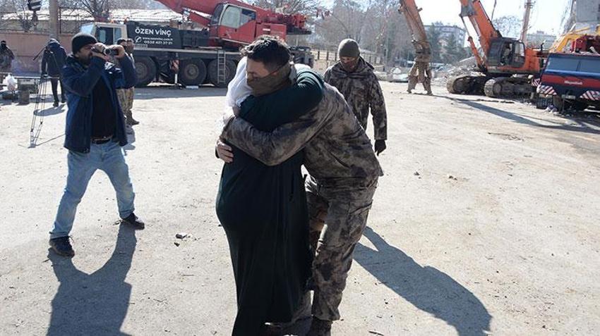 Duygulandıran buluşma! 'Polise sırtını kırarım dedim, bir şey olmaz sen benim annemsin dedi’