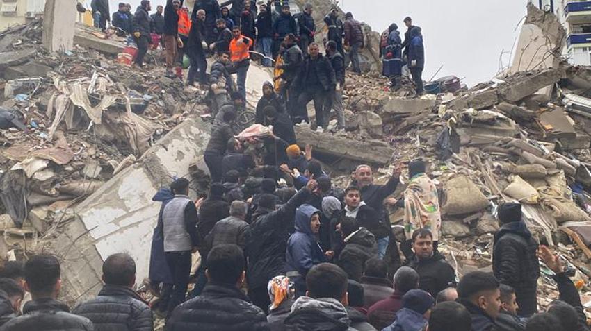 Deprem bölgesinde salgın endişesi