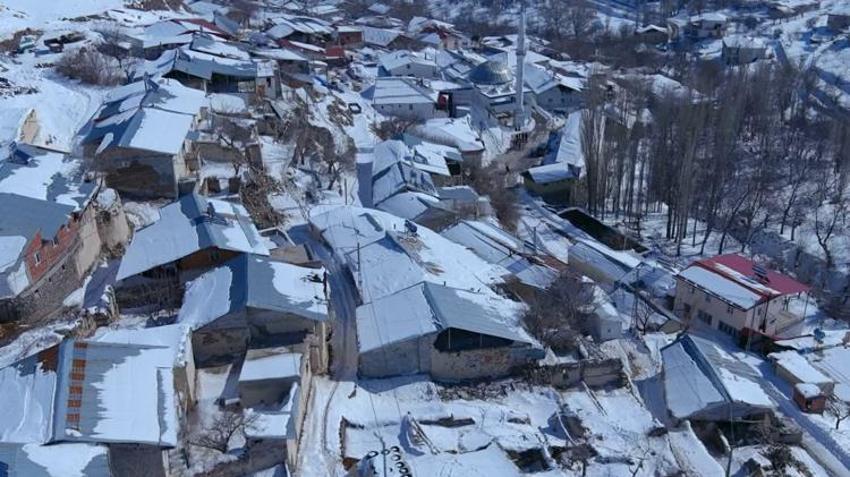Bir köy neredeyse yok oldu! 130 evden yalnızca 10 tanesi sağlam kaldı