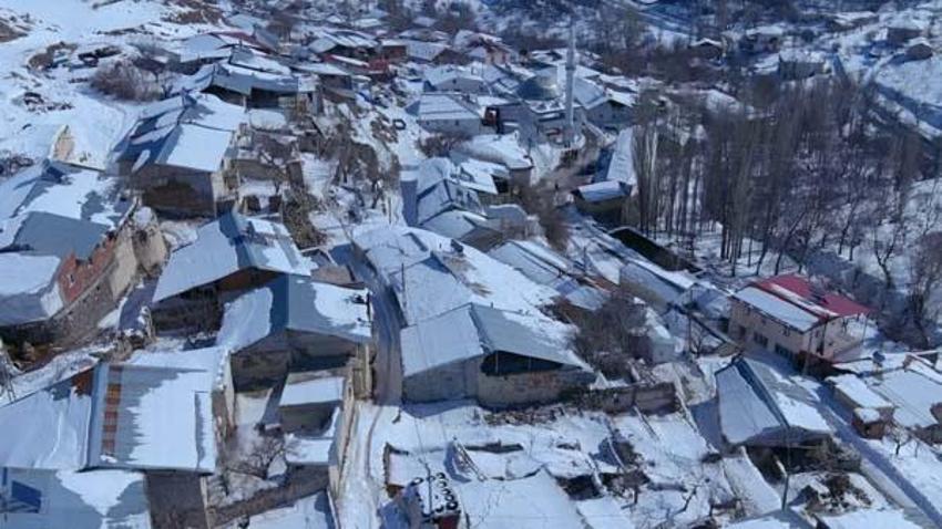 Bir köy neredeyse yok oldu! 130 evden yalnızca 10 tanesi sağlam kaldı