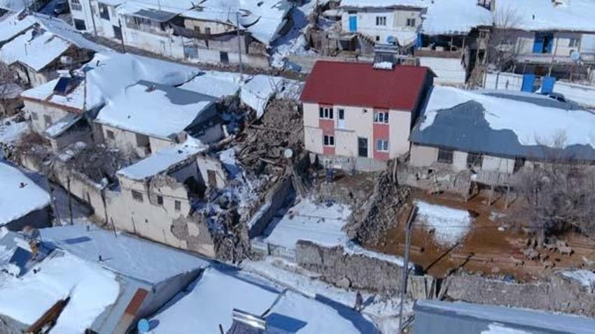 Bir köy neredeyse yok oldu! 130 evden yalnızca 10 tanesi sağlam kaldı
