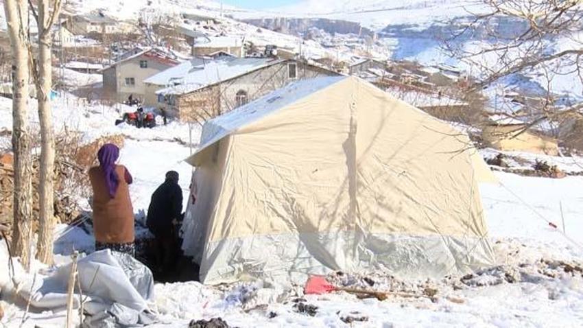 Bir köy neredeyse yok oldu! 130 evden yalnızca 10 tanesi sağlam kaldı