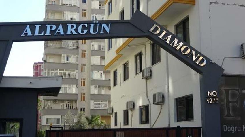 Hasan Alpargün'ün inşa ettiği tüm binalar hasarlı! Görenleri dehşete düşürdü