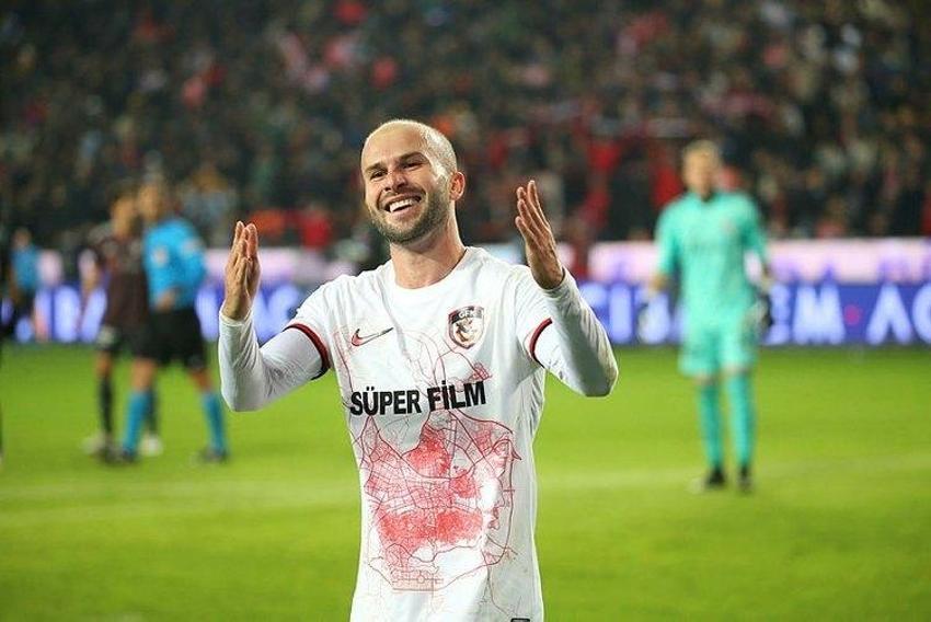 Süper Lig'in yıldızı 'Ben Antalya'da kalacağım' dedi yüzyılın afetinden son anda kurtuldu