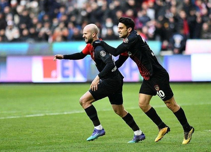 Süper Lig'in yıldızı 'Ben Antalya'da kalacağım' dedi yüzyılın afetinden son anda kurtuldu