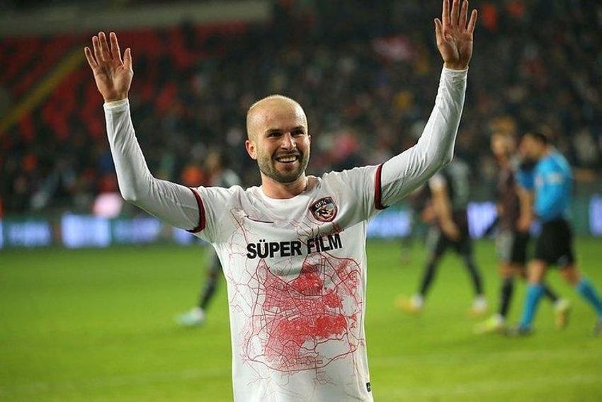 Süper Lig'in yıldızı 'Ben Antalya'da kalacağım' dedi yüzyılın afetinden son anda kurtuldu